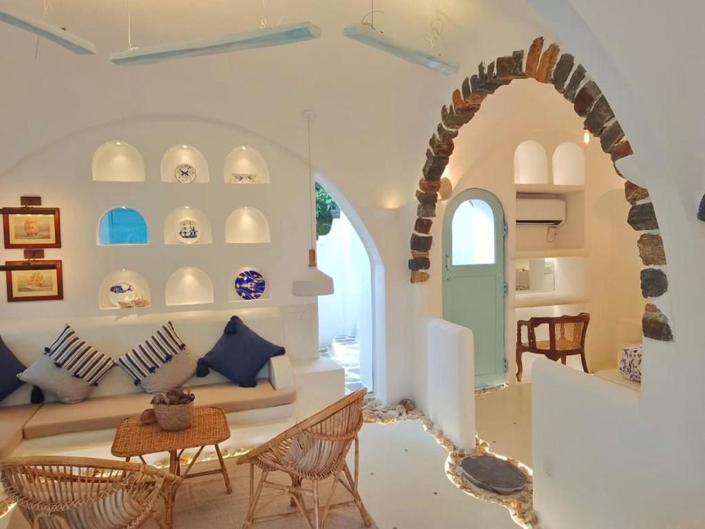 a living room with a couch and an archway at La Casa del Sol in Kandy