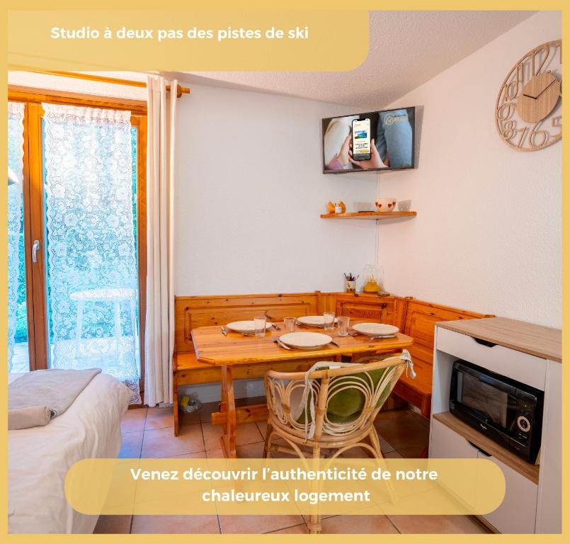 a dining room with a table and a tv at Chez Sebastien I Studio I Bernex in Bernex