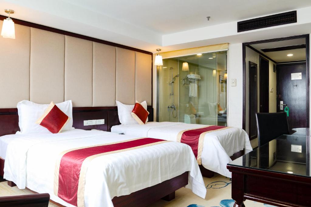 Postel nebo postele na pokoji v ubytování New World Hotel