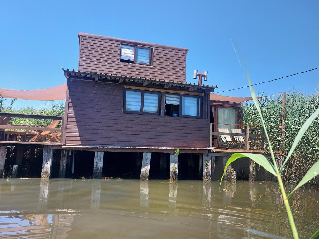 a house on a dock in the water at Kućica Dva Dječaka in Ulcinj