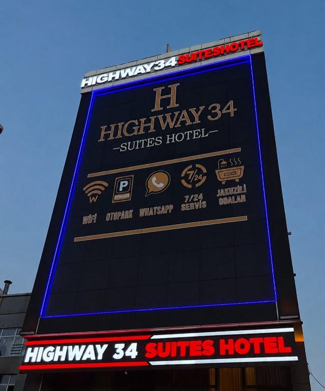 ein Schild an der Seite eines Autobahnhotels in der Unterkunft Highway 34 Hotel in Istanbul