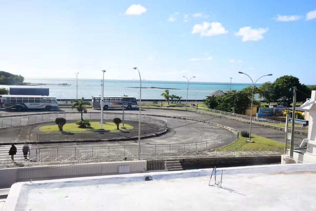 a view of a parking lot with the ocean in the background at BnB Mahebourg apartment 2 in Mahébourg