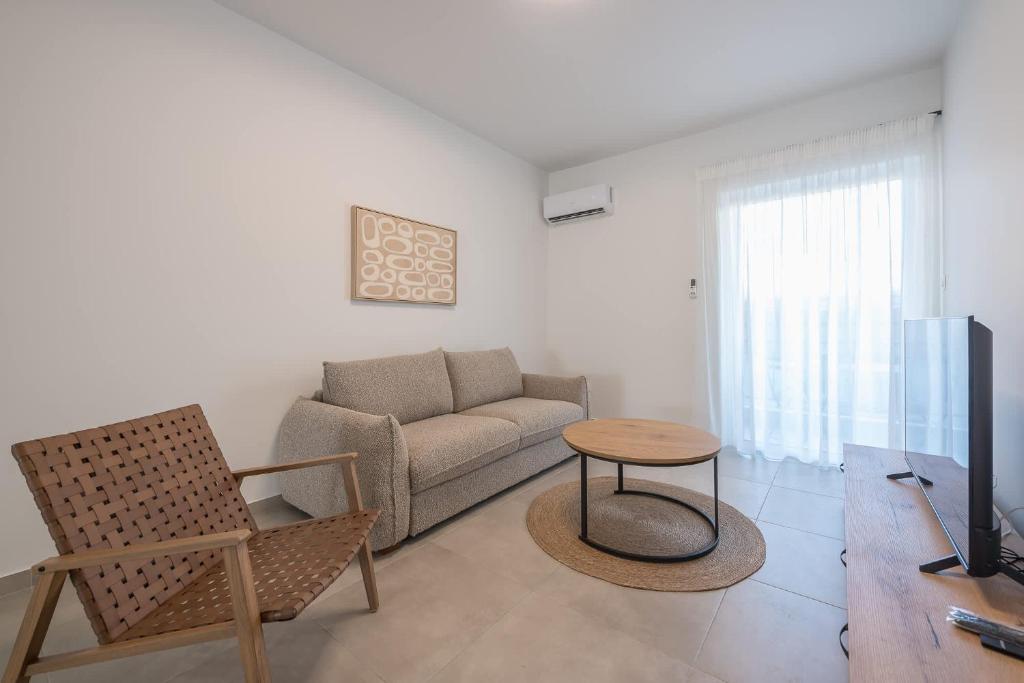 Spacious New 2BR Apartment Sleeps 6