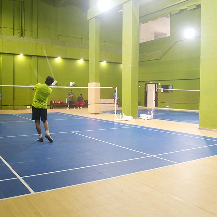 Tenis a/nebo squash v ubytování Club Emerald nebo okolí