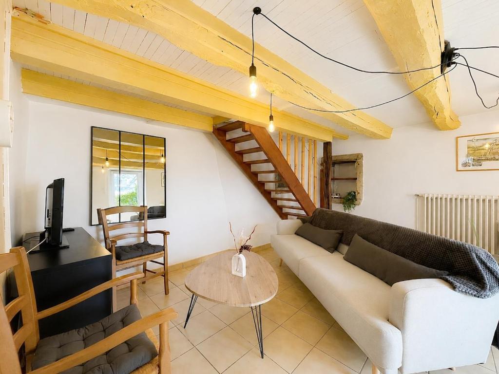 a living room with a couch and a table at Triplex Les Vignes in Vérin