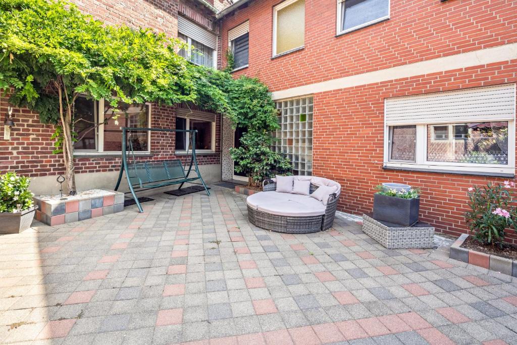 a patio in a brick building with a table and chairs at Landleben 2 in Erkelenz