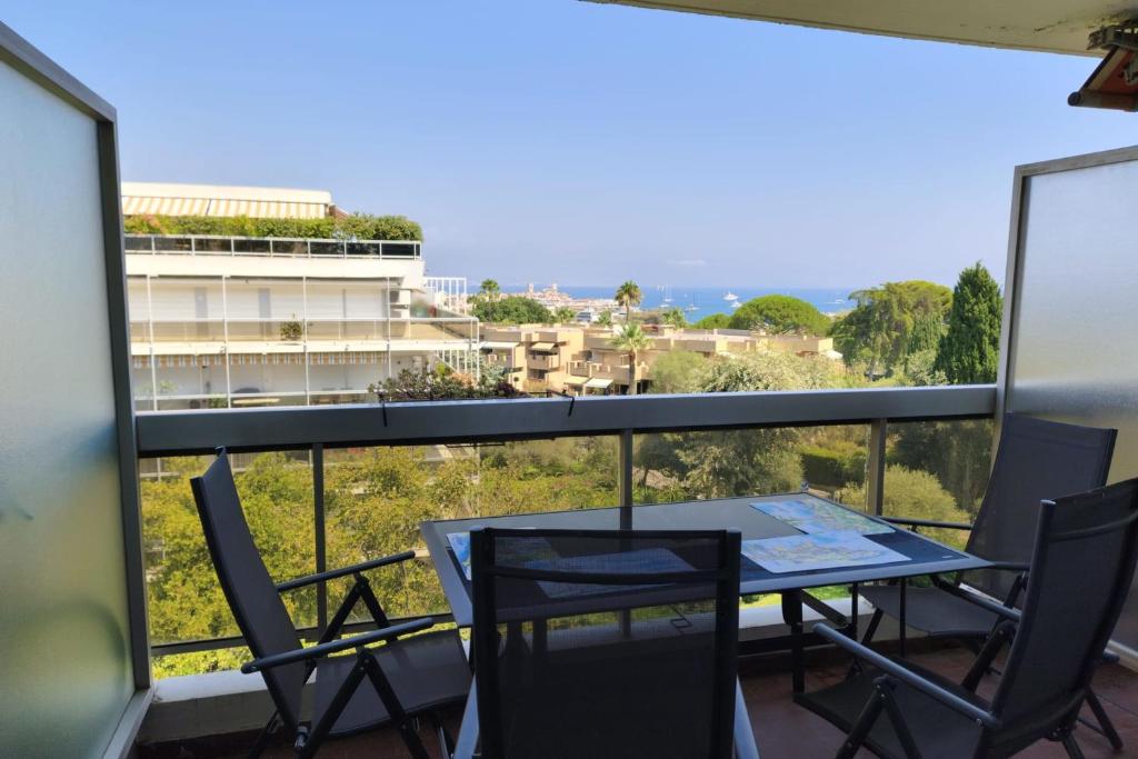Stunning ocean view Terrace & Pool in Antibes