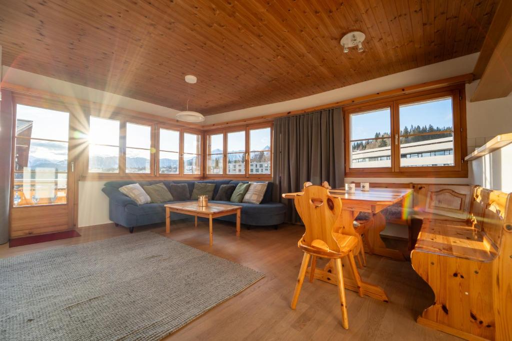 Light Alpine Apartment with View Heart of Flims