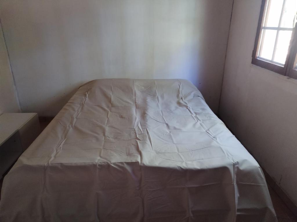 a white bed in a room with a window at Maison indépendante studio calme et confort in Ervauville