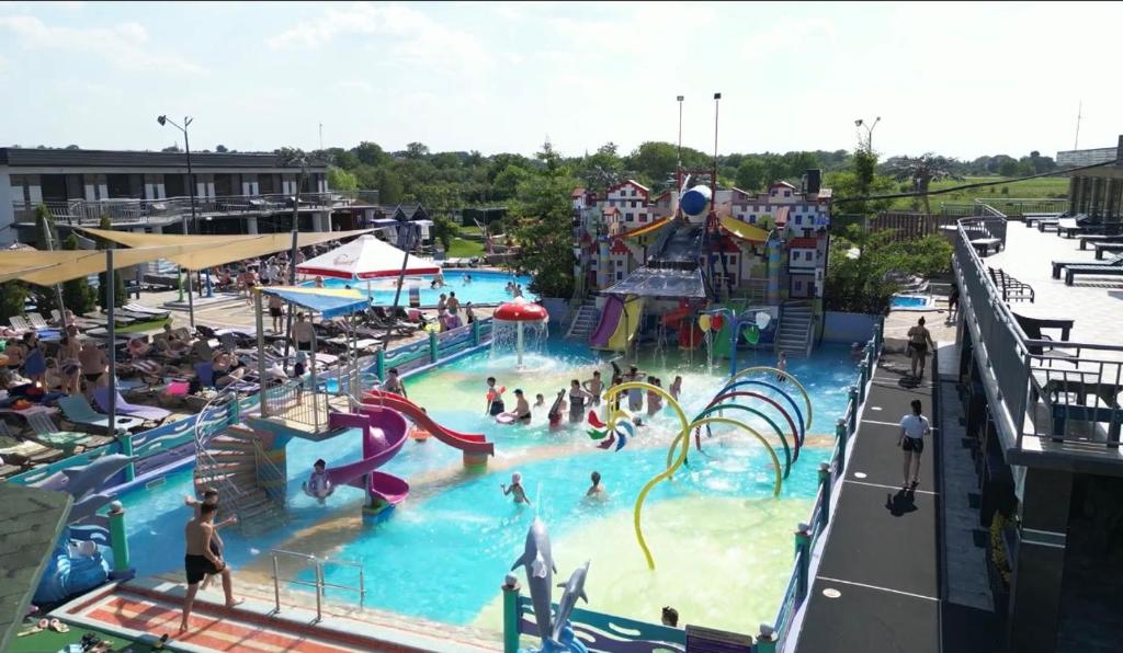 an amusement park with a water park with people in it at Міні-готель аквапарку Европа in Solomonovo