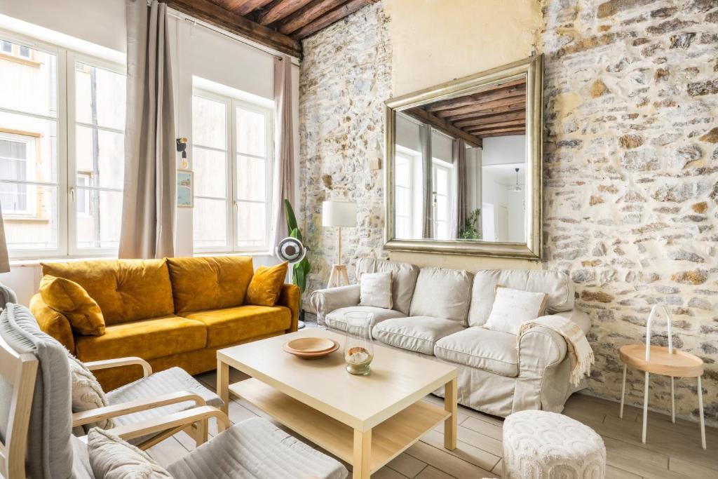 BnGo I Le Coeur Lyonnais I 3 chambres, 2 salles de bain, hypercentre, 3ème étage sans ascenseur