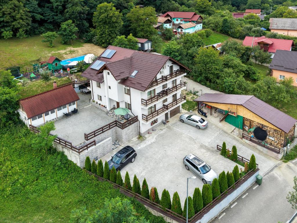 an aerial view of a house with a parking lot at Casa Popescu Calimanesti Caciulata in Călimăneşti