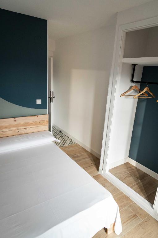a room with a bed and a closet at El Convento in Molina de Aragón