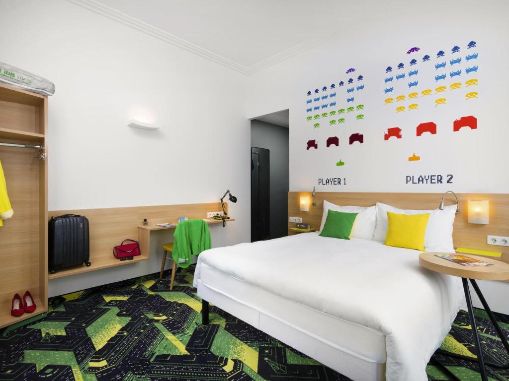 a hotel room with a bed and a desk at Ibis Styles Budapest Center in Budapest