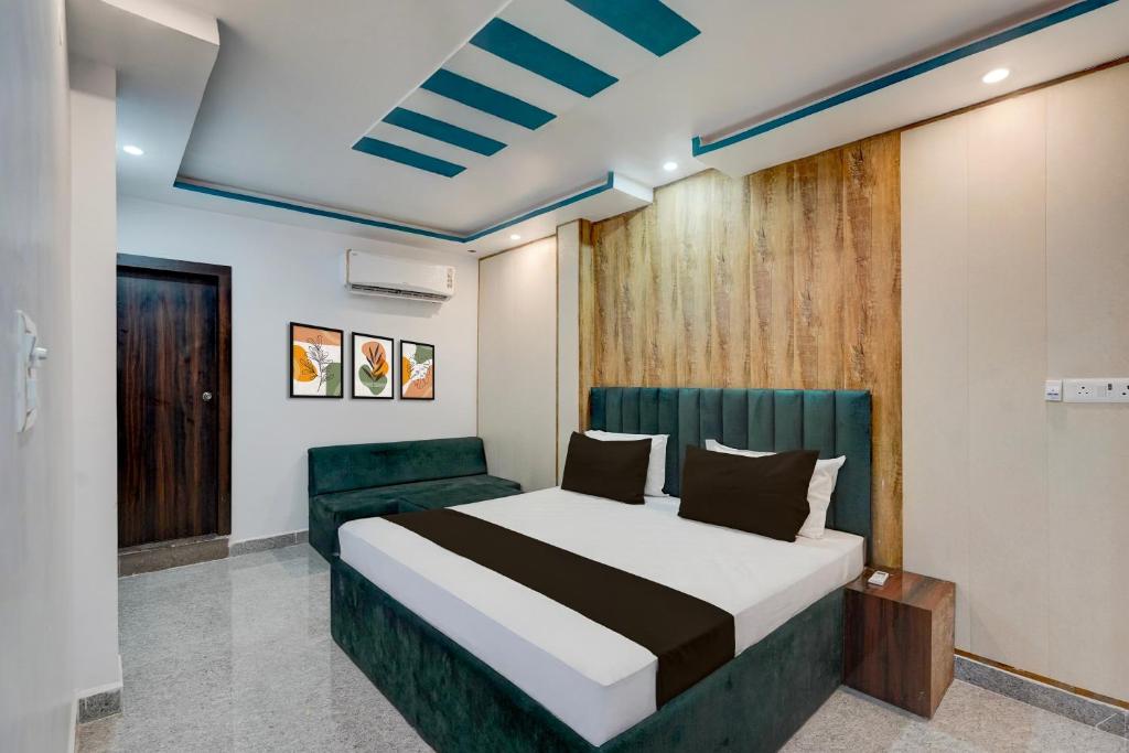a bedroom with a bed and a green couch at HOTEL O BLUE DIAMOND in Prayagraj
