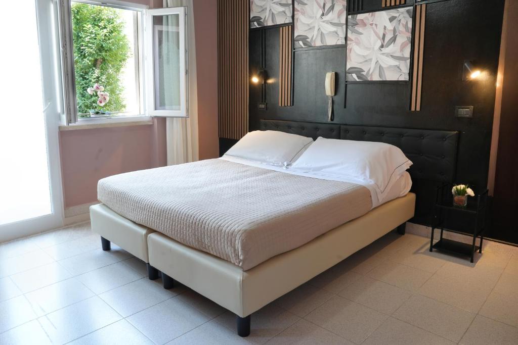 a bedroom with a large bed in a room at Hotel Marconi in Fiuggi