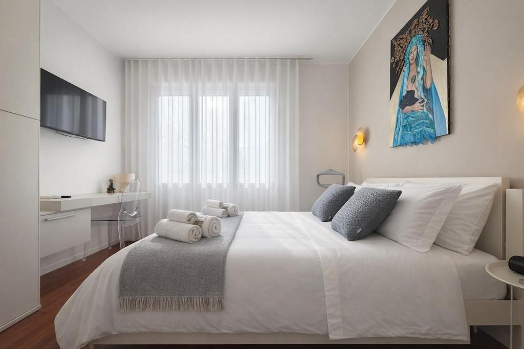 Stylish Milan Retreat at Pop Apartment Portaluppi