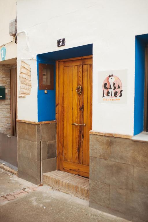 a wooden door on the side of a building at Casa rural Casa Leles in Lagata