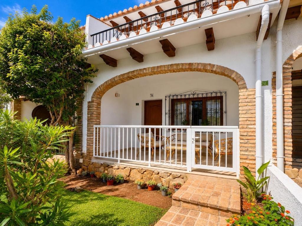 Bungalow 2 dormitorios , entre el Montgo y la playa de la Marineta