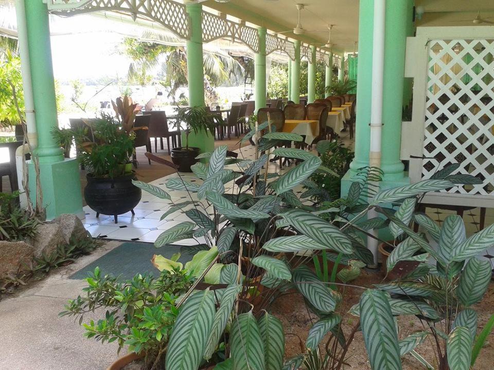 Restaurace v ubytování Palm Beach Hotel