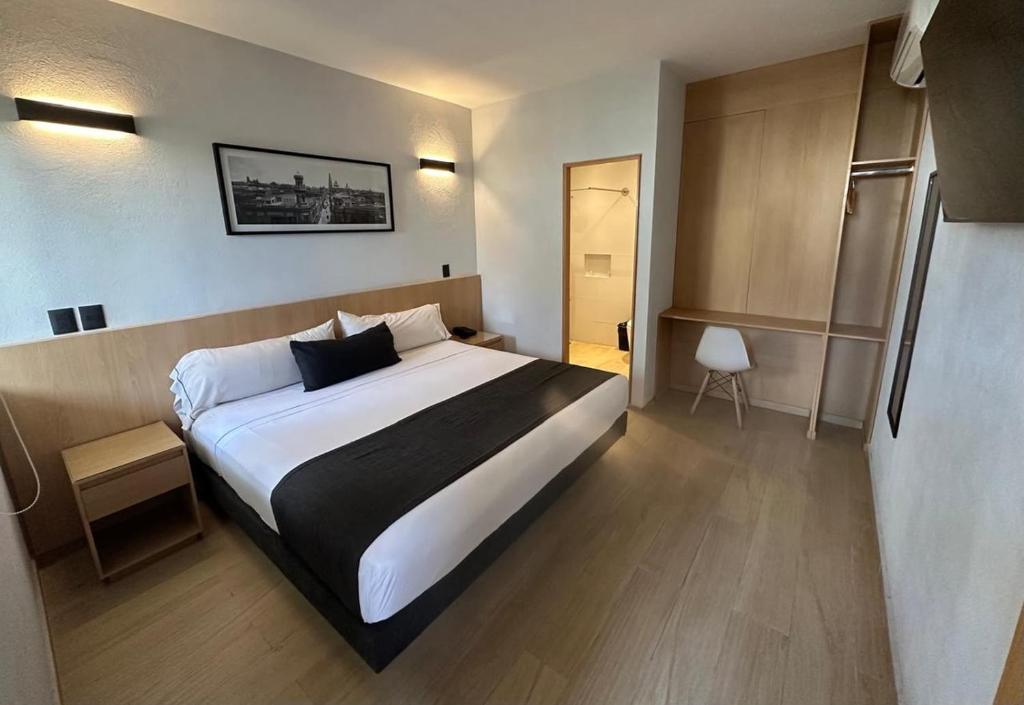 a bedroom with a large bed in a room at Hotel Emperador centro Guadalajara y Remodelado in Guadalajara