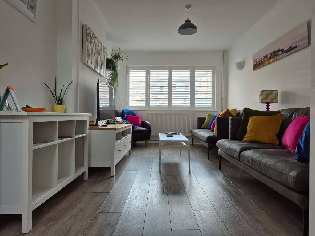 a living room with a couch and a table at Seaside House Broadstairs by the Beach with Parking in Broadstairs