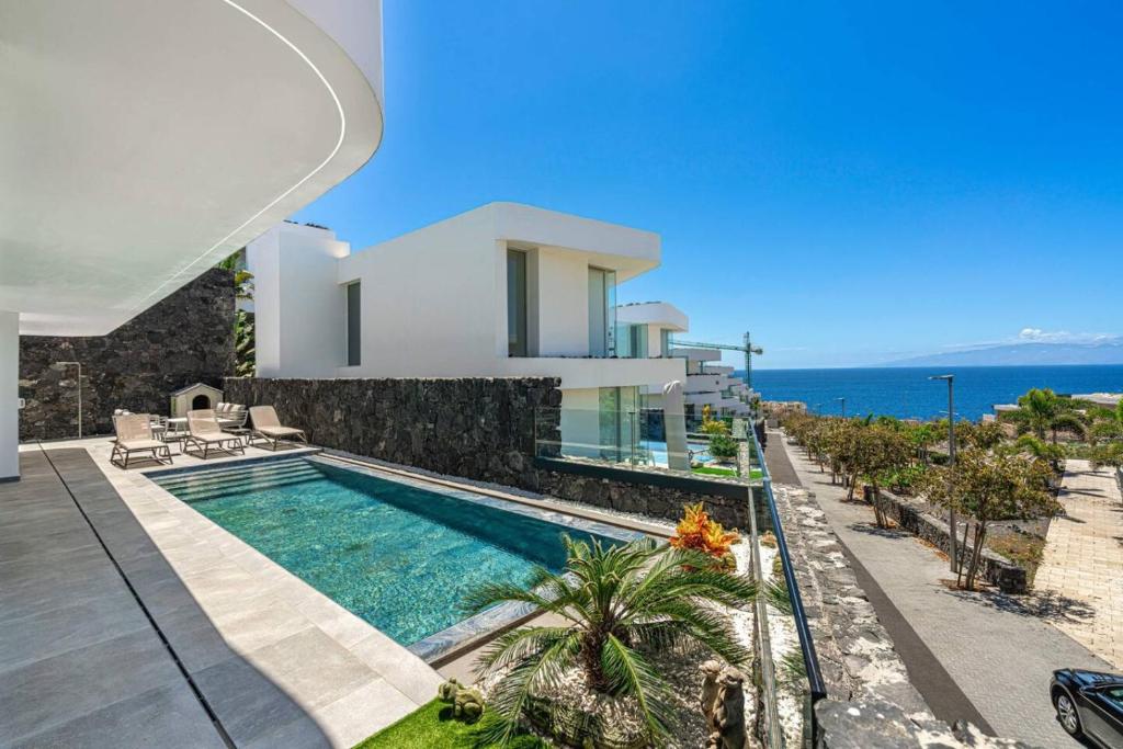 Exclusive private villa with endless ocean views