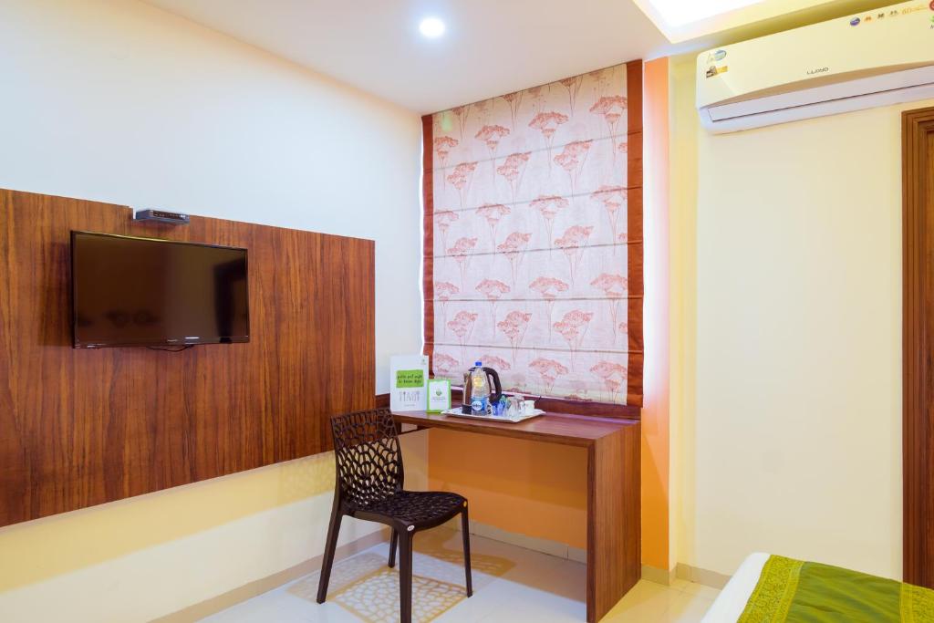 TV a/nebo společenská místnost v ubytování Itsy Hotels Arastu Inn