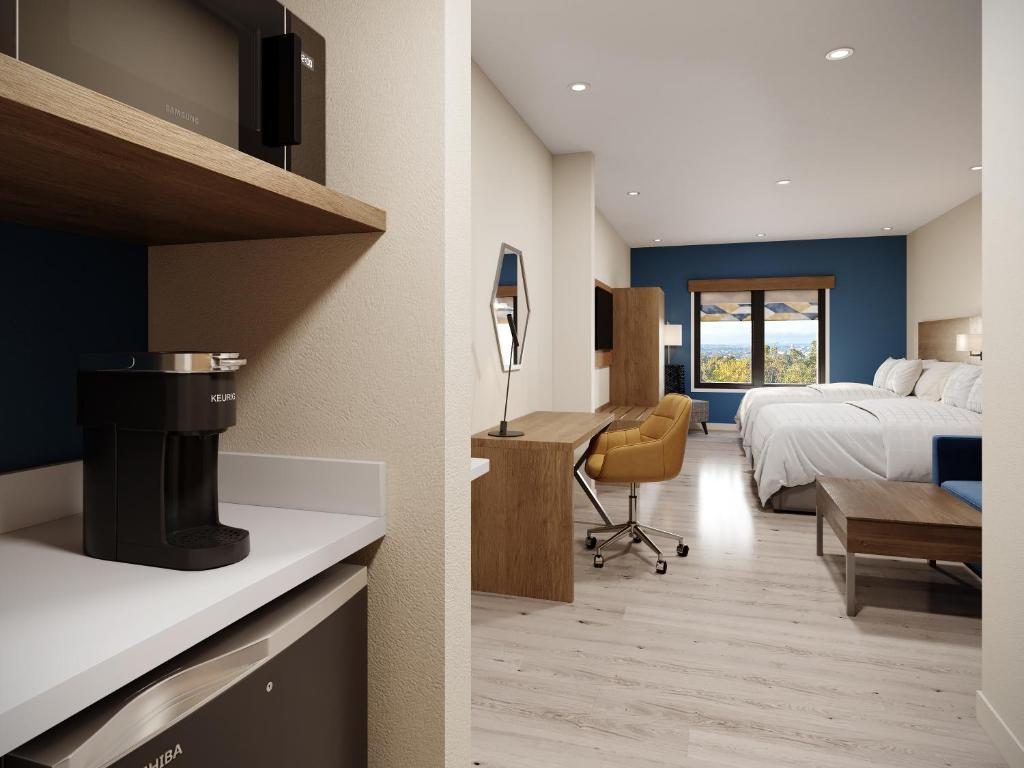 Comfort Suites - 