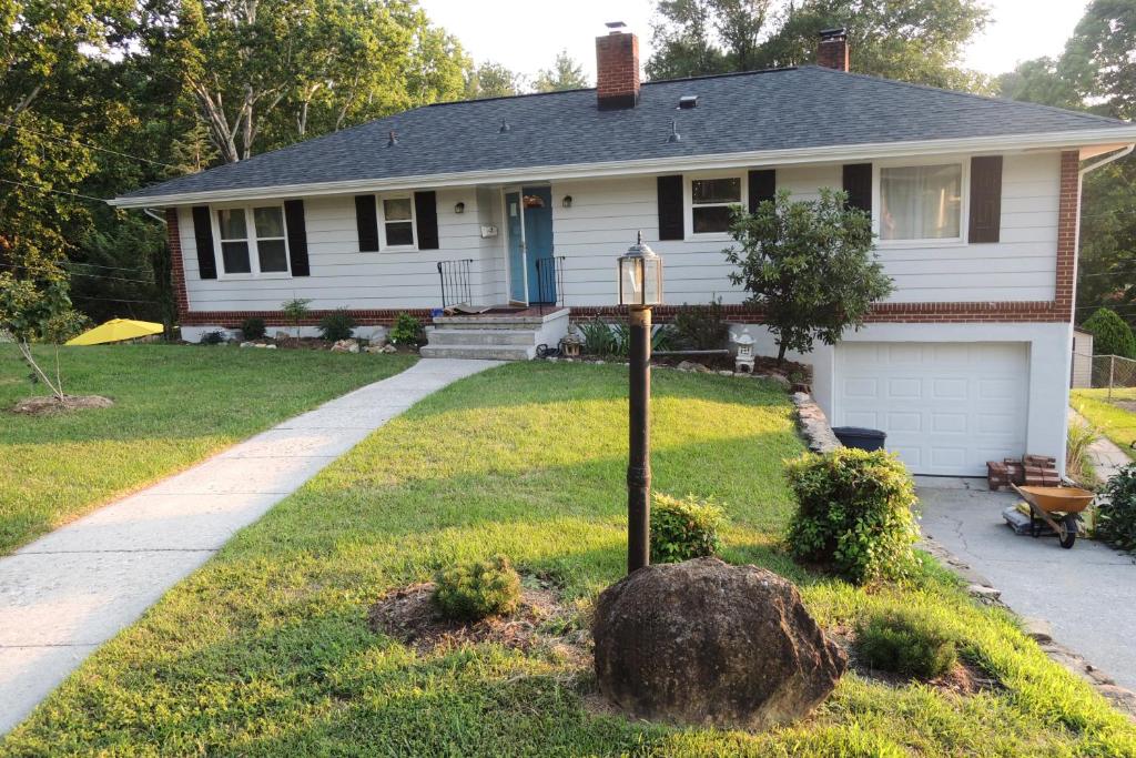 a house with a light pole in the yard at Charming Roanoke Guesthouse in Roanoke