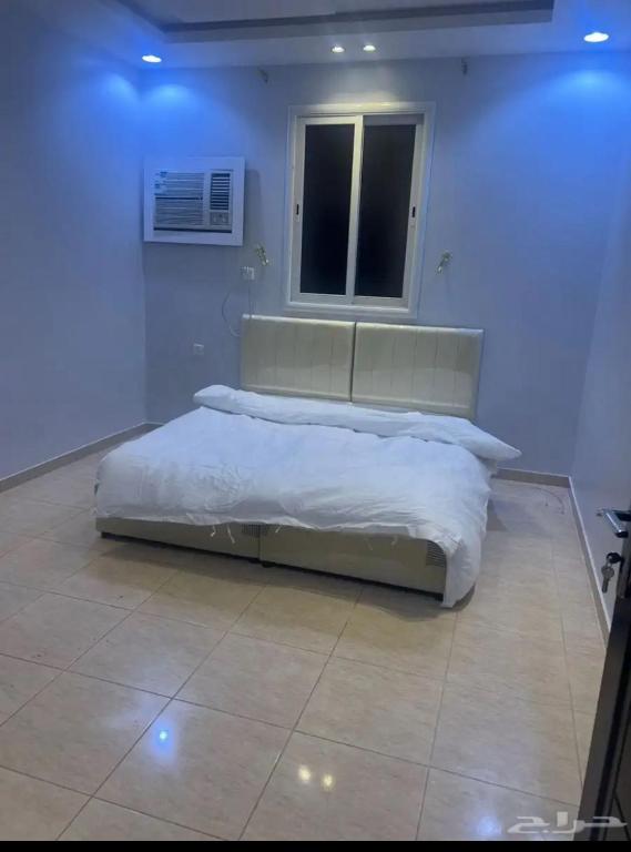 a large bed in a room with a window at لافندر الطائف 2 in Taif