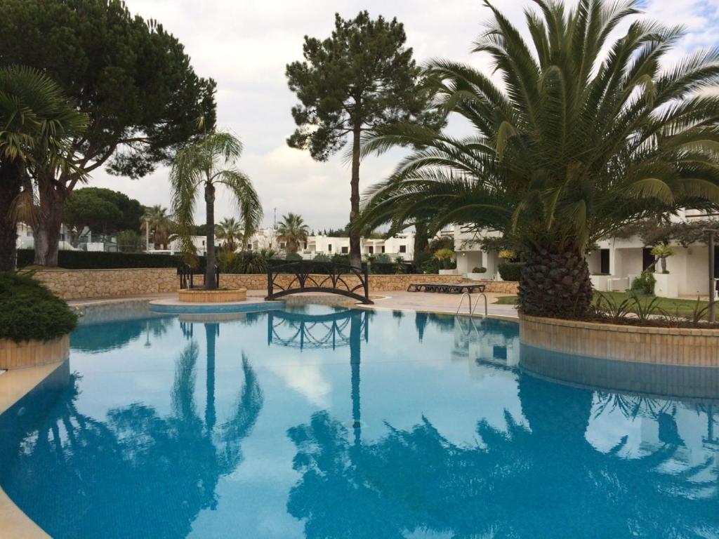 Spacious apartment in Olhos de Agua 130 m² with pool - Housity