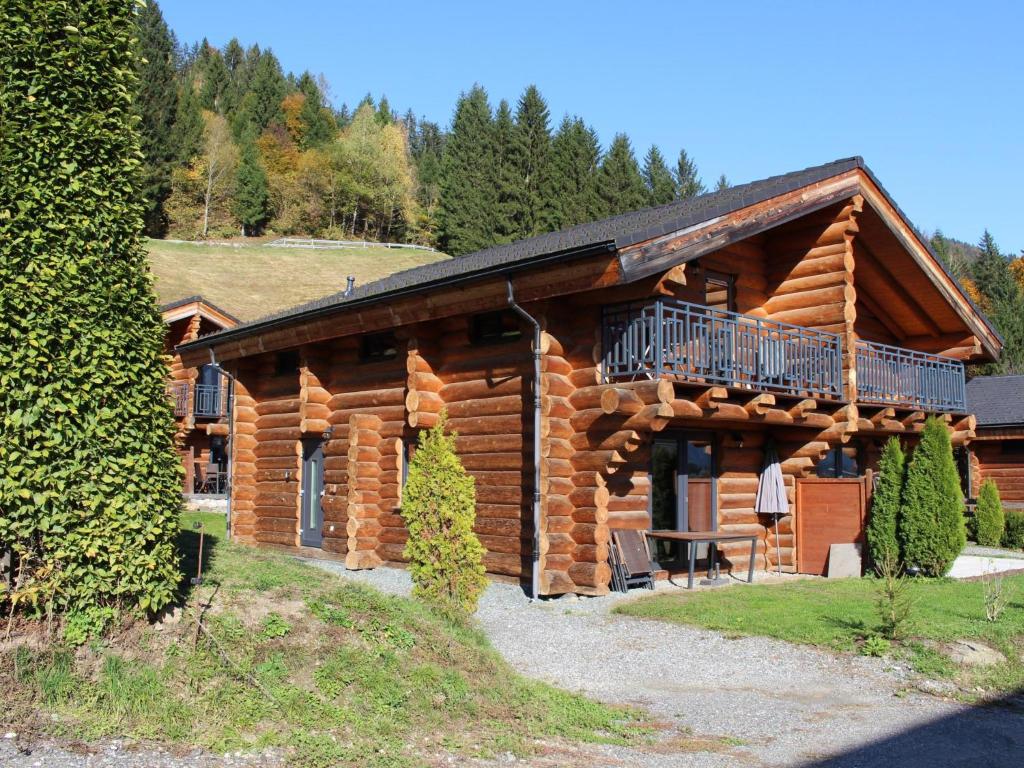 a log cabin with a balcony on the side of it at Jenig 2B in Jenig