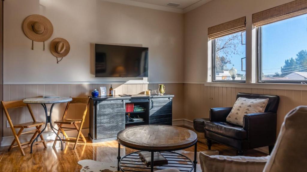 a living room with a couch and a table and a tv at Park Place by AvantStay in Paso Robles