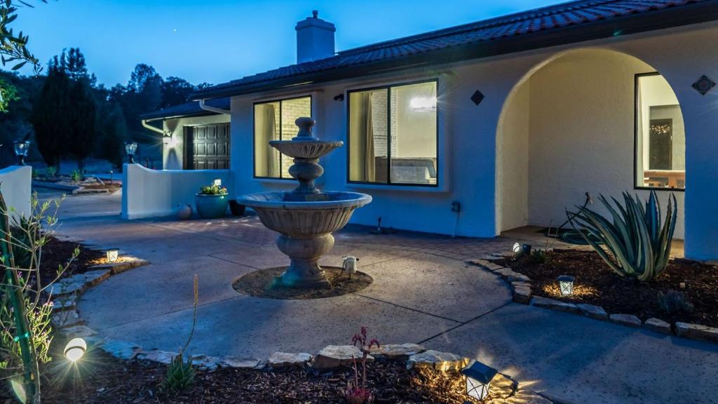 a fountain in the yard of a house at Na Hoku Ranch by AvantStay in Atascadero
