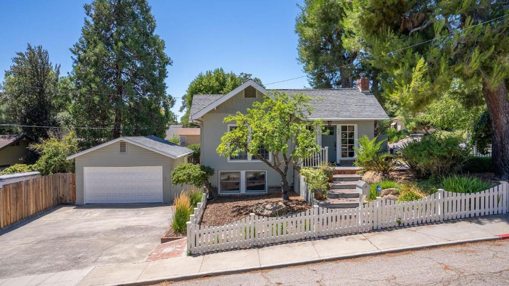 a house with a white picket fence at Chateau Paso by AvantStay in Paso Robles