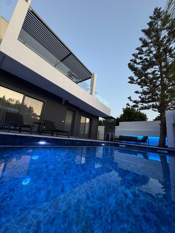 Araucaria luxury villa
