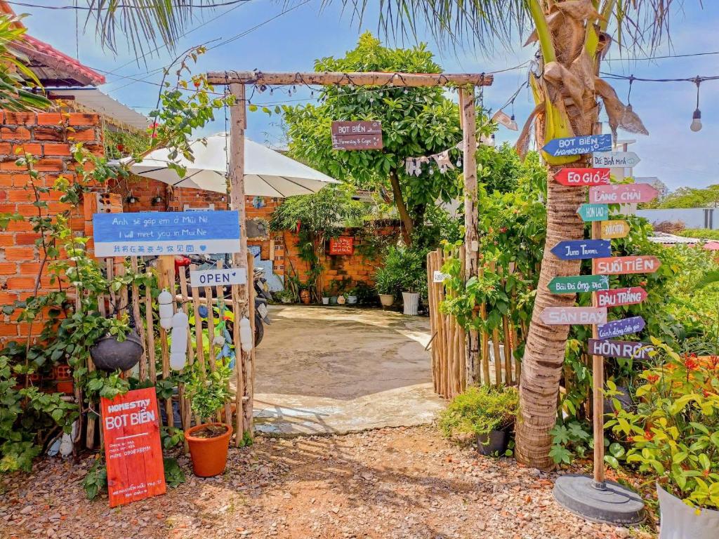a bunch of street signs in front of a building at Bọt Biển Homestay Mũi Né in Ấp Khánh Phước (1)