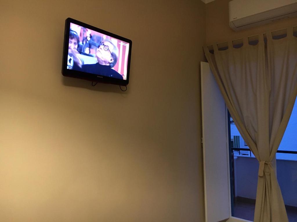 TV a/nebo společenská místnost v ubytování B&B Rossini