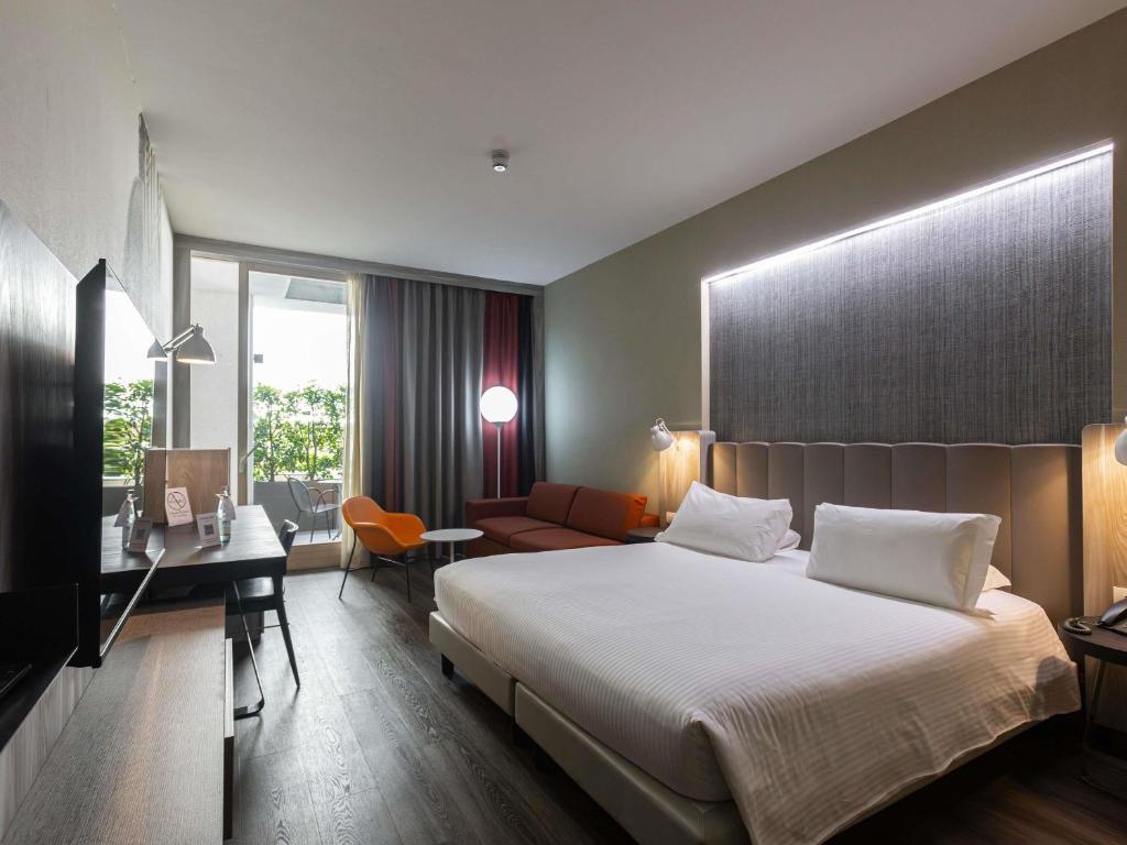 a hotel room with a bed and a desk at Mercure Firenze Centro in Florence