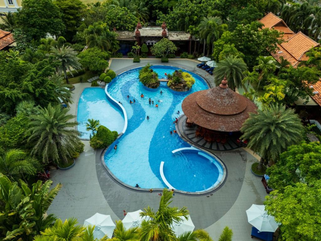 an overhead view of a swimming pool at a resort at Try Palace Resort Kep in Kep