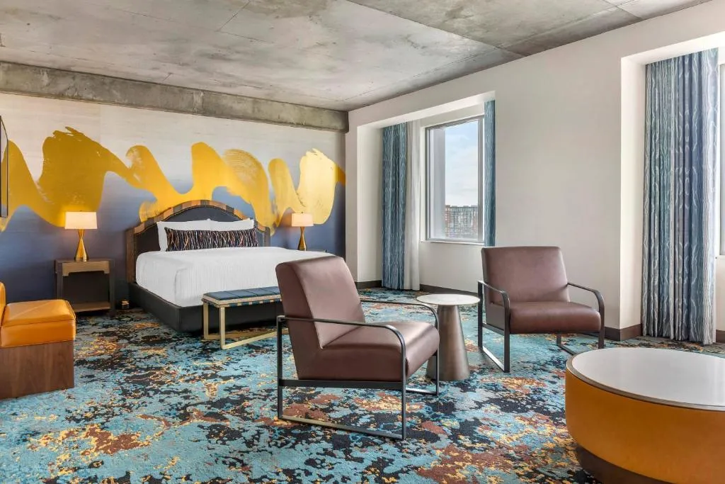 King Suite with Roll in Shower - Accessible/Non-Smoking