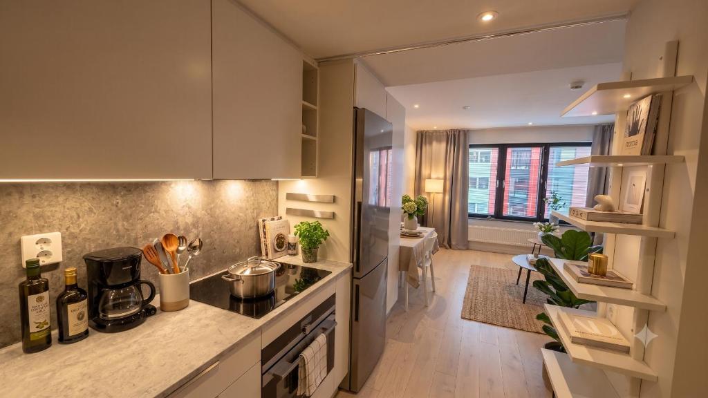 a kitchen with a counter and a living room at Nice Växjö City Stay In Arenastaden Vida Arena in Växjö