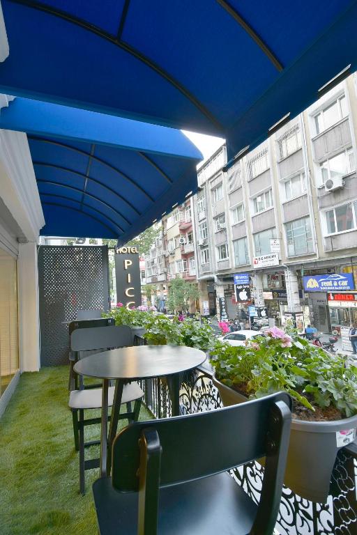 The building in which a szállodákat is located