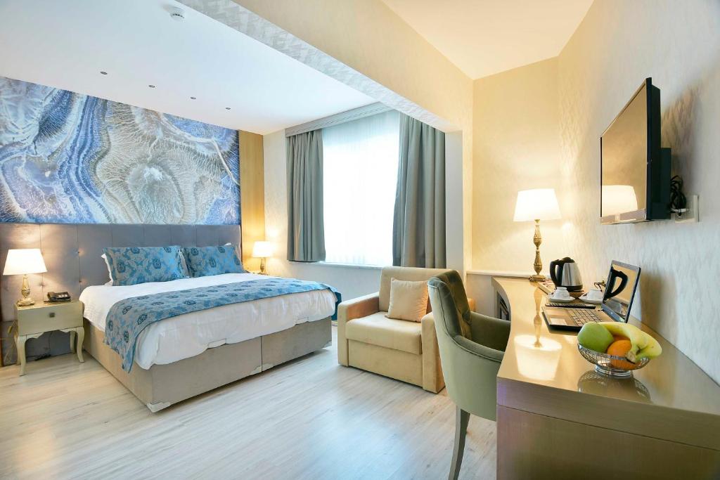 A bed or beds in a room at Adamel City Hotel