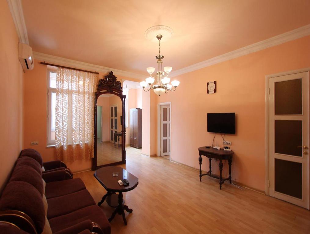 Квартира ереван недорого. Ереван квартиры. Опера апартаменты Ереван. Apartment in Yerevan.