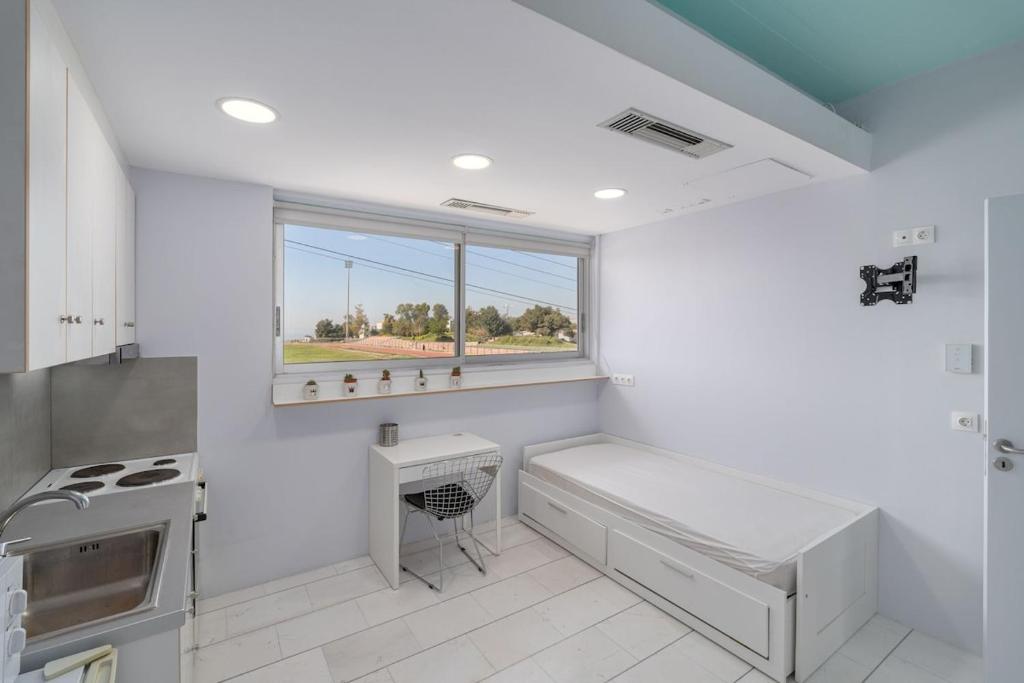 Alpha Studio Athens Ideal for Long Stays Near Dafni Metro with fiber optic WiFi