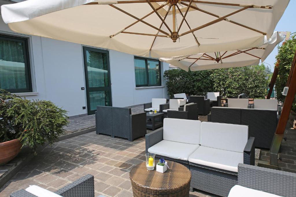 A seating area at Hotel Abacus