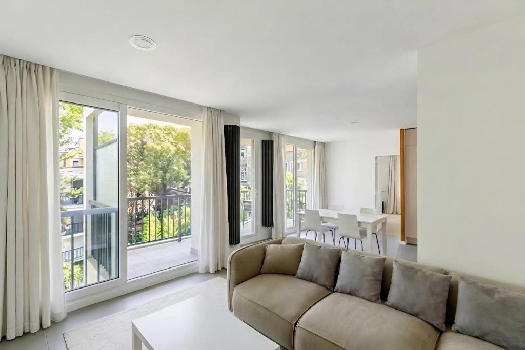 Trocadero - Elegant 2BR - Terrace