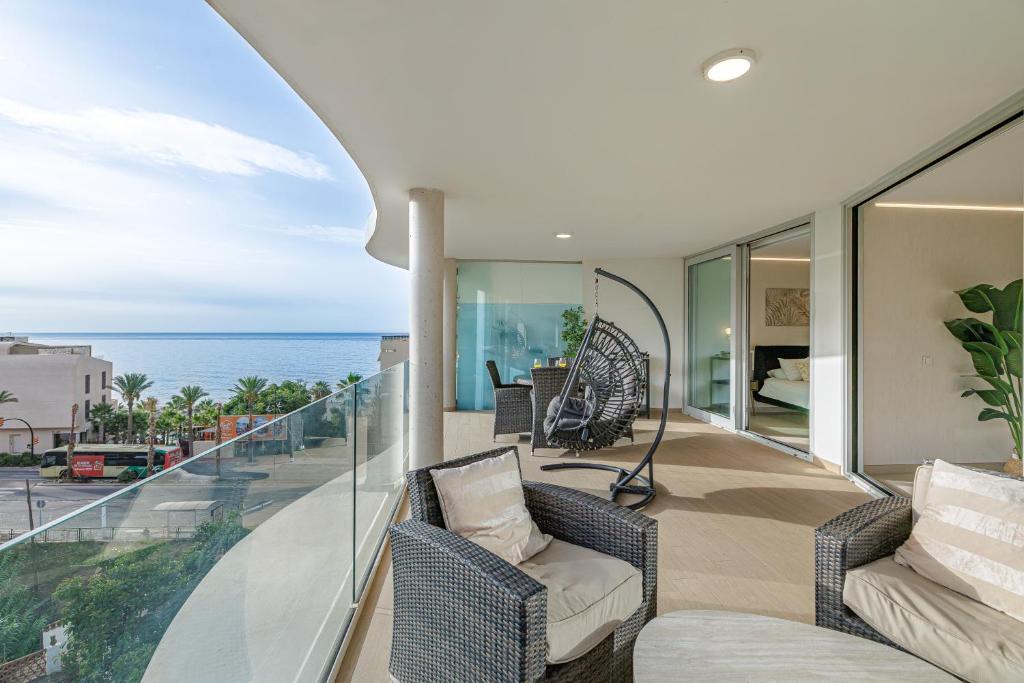 Free Garage Parking Beach 2 minutes by walk SeaViewTerrace Pool